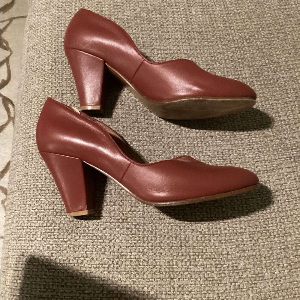 American Duchess Women's Burgundy Heels - Picture 5 of 11